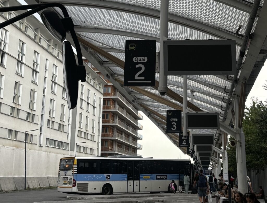 レンヌ駅のバス乗りbq
